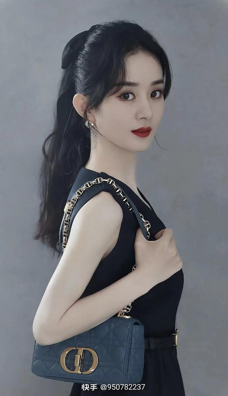 独家|赵丽颖林更新被拍同小区出没 《与凤行》二搭后关系成谜 女方暂未回应