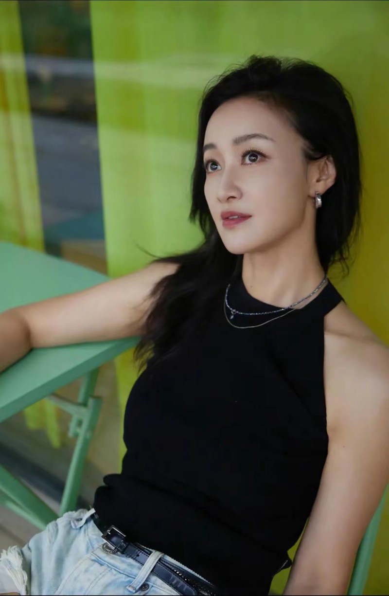 赵子琪拒了浪姐复活赛 网友吵翻:拍戏还是过气
